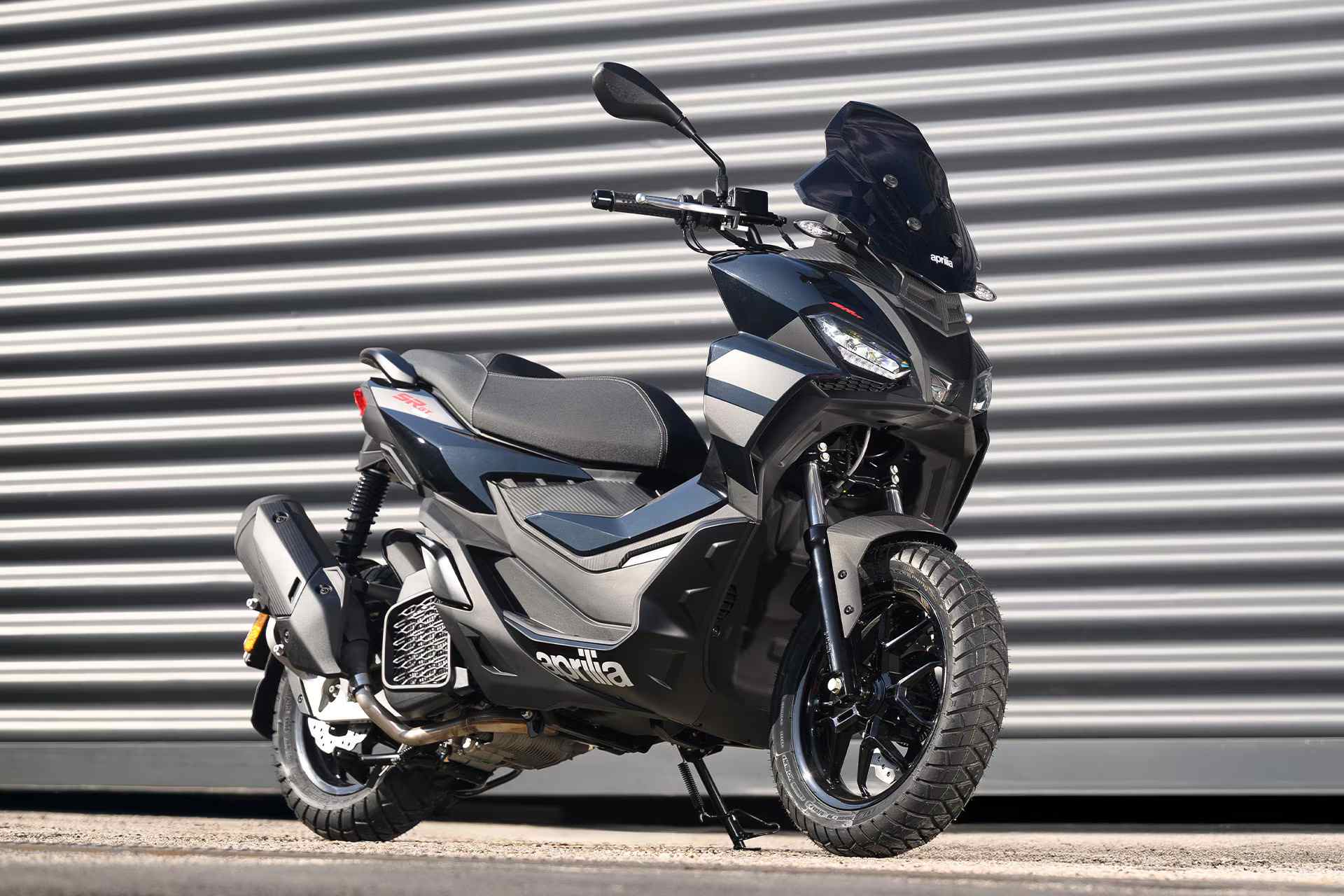 Aprilia_SR-GT_close-up_1920x1280_design